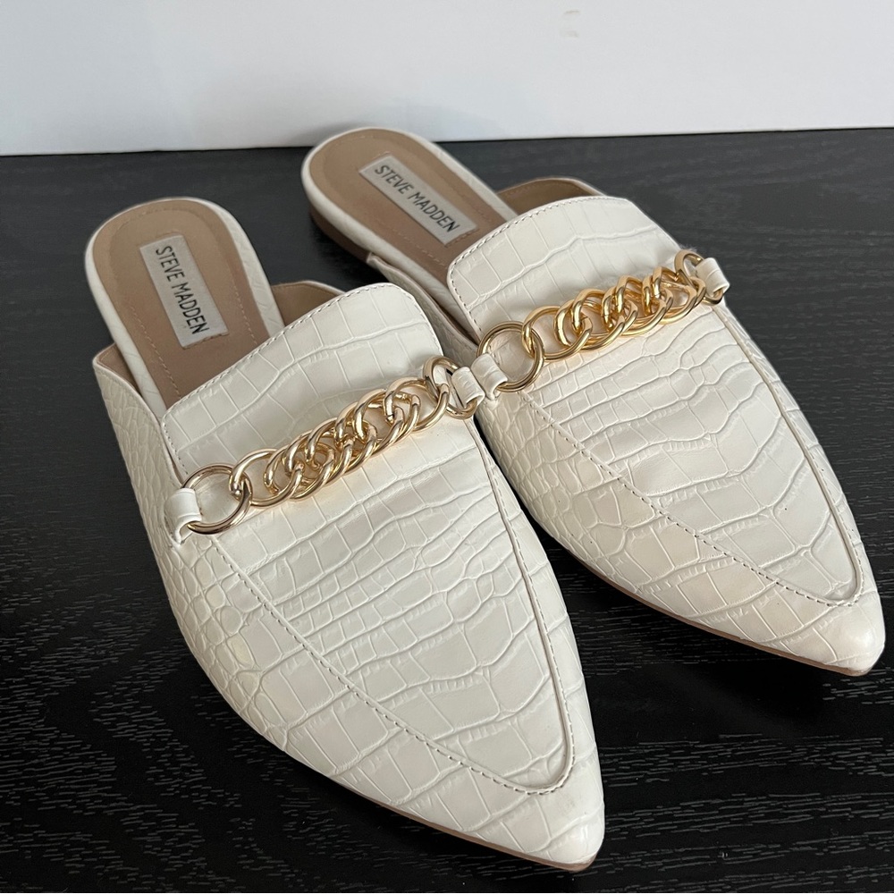 Steve Madden Loafers Mules Size 9M White With Gold Chain Embellishment
